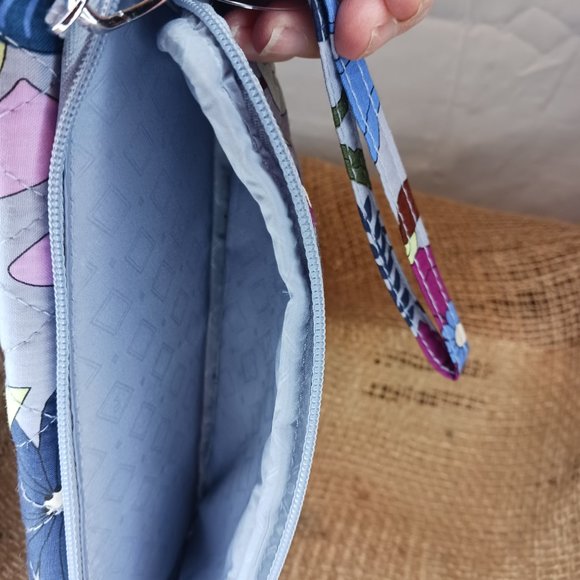 NWOT Vera Bradley RFID Microfiber Wristlet Pocket Purse - Picture 3 of 6